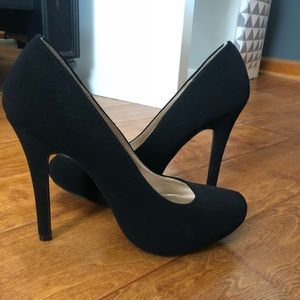 Women’s black heels
